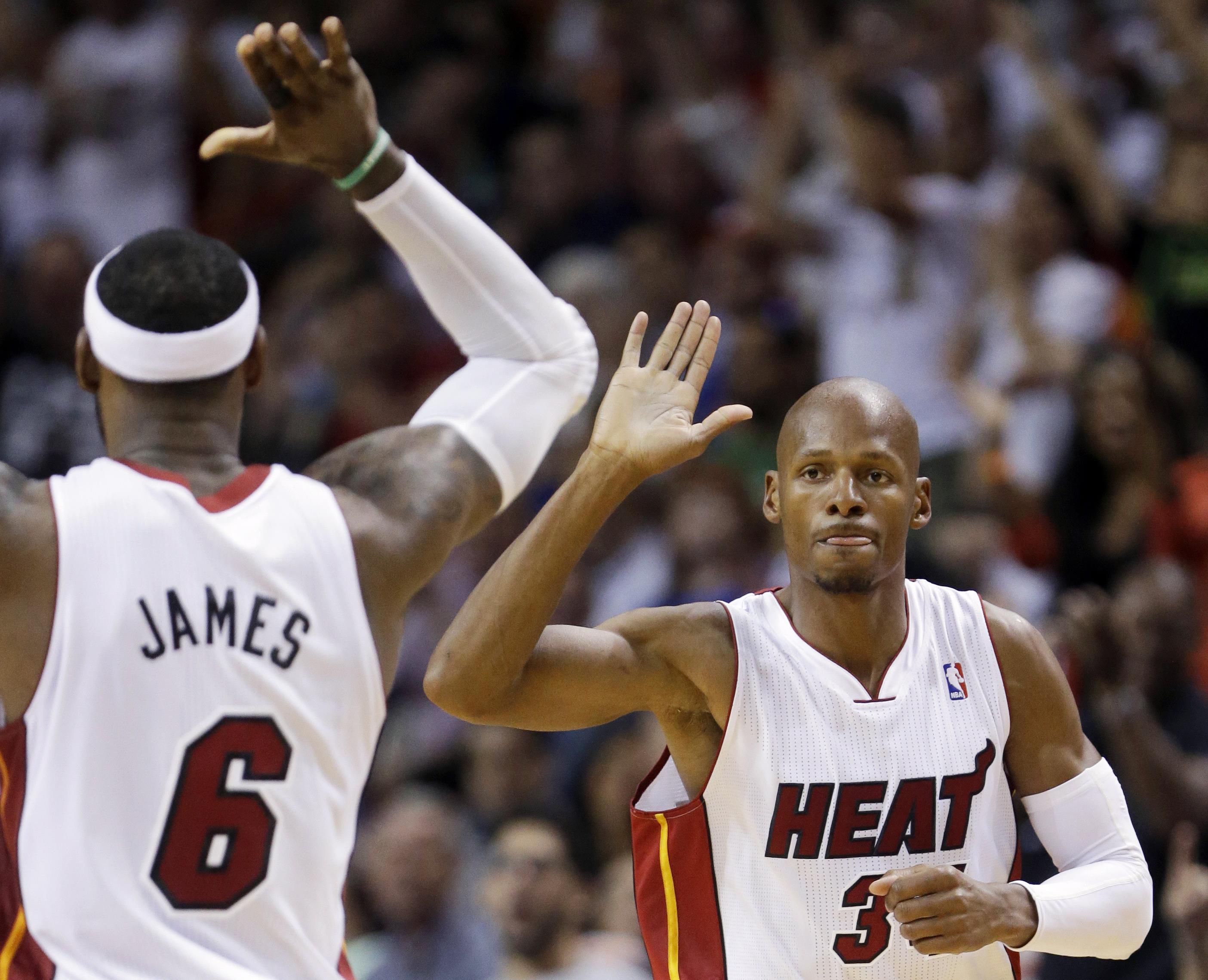 Ο Λεμπρόν τράβηξε… 38άρι και οι Χιτ έβαλαν σε μπελάδες τους Νικς